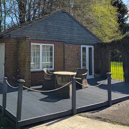 Grandwood House Lodges Chichester Exterior foto
