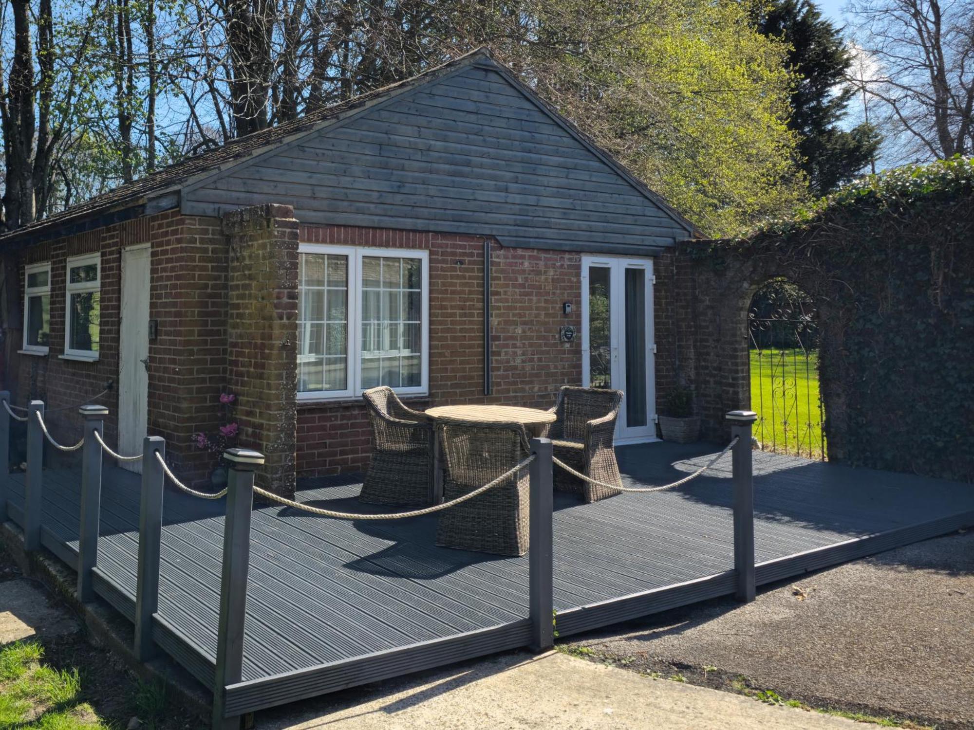 Grandwood House Lodges Chichester Exterior foto